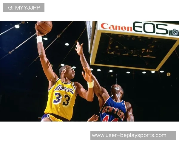 霍华德自评历史中锋第六位天勾奥胖张伯伦大梦约基奇魔兽谁更强